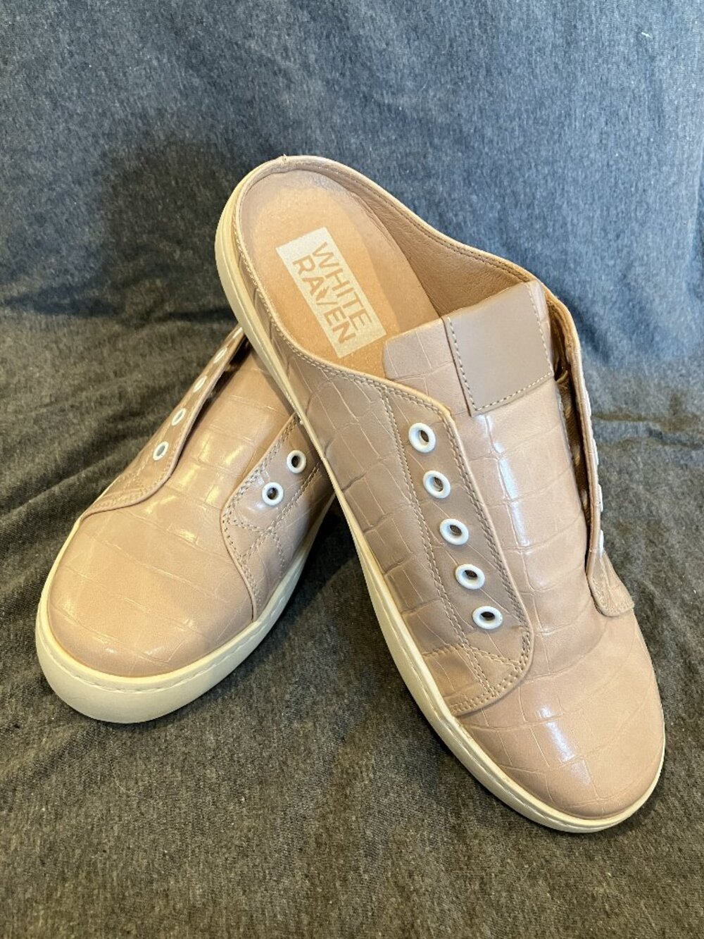 White Raven Leather Slip On Sneakers Womens 8 Pink Croc Embossed Mule Shoes